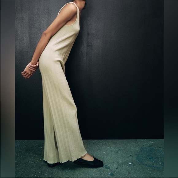 NWT Zara pleated sleeveless pull on jumpsuit in sage green. Size Medium. - Picture 3 of 10